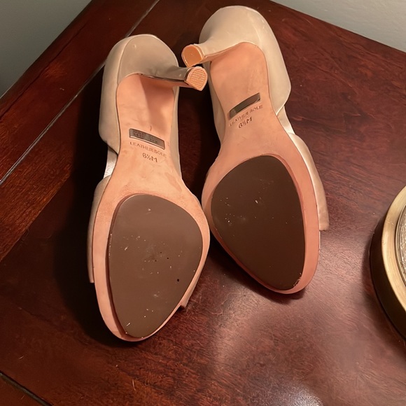 6.5 Badgley Mischka Ivory Satin Heels - Picture 4 of 4